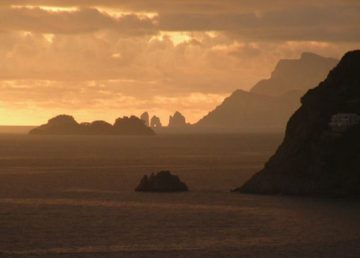 Isola dei Galli e Faraglioni di Capri visti dalla Costiera foto di Marco Predieri, Living-Positano, tutti i diritti riservati.