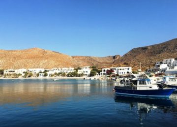 Porto di Folegandros, foto di Silvia Mauro per italiani.net