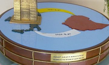 A ricordo dell’Obelisco di Aksum. Model commemorating the Obelisk of Aksum's return to Ethiopia, which shows the date of its departure and return according to the Ethiopian calenda - By A. Davey from Where I Live Now: Pacific Northwest - Celebrate The Return of Axum Obelisk (Detail)Uploaded by Elitre, CC BY 2.0, https://commons.wikimedia.org/w/index.php?curid=21920238