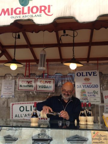 Degustazione di vino cotto da Migliori (foto di M. Elena Castore