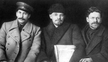 Stalin, Lenin, Kalinin 1919 (fonte foto wikimedia)